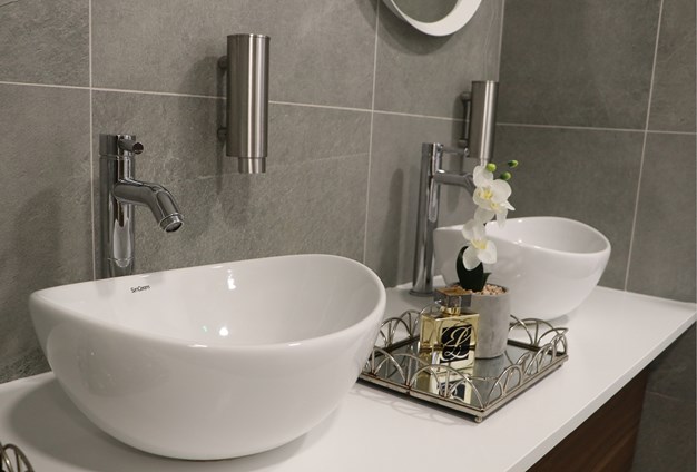 Venesta Washrooms Toilet Cubicles Ips Vepps Office Washroom Renovation7