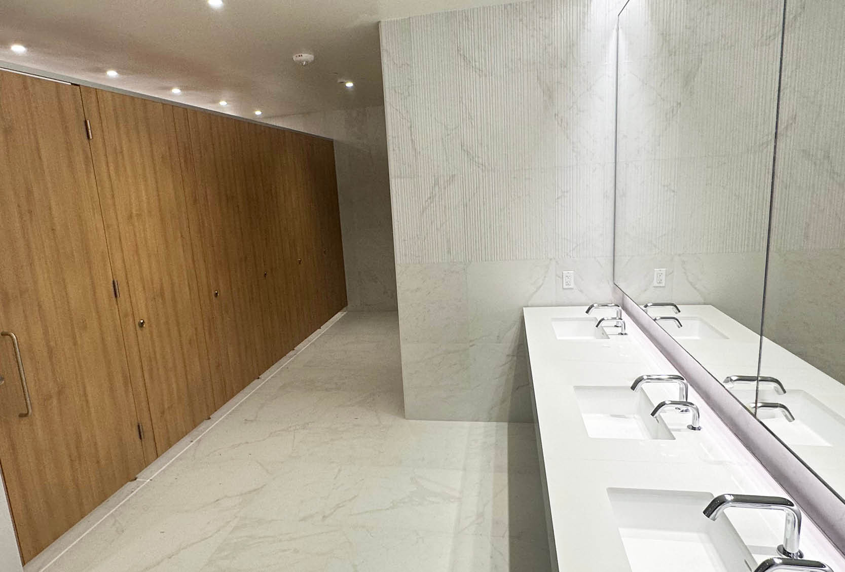 Venesta Washrooms Case Study One Flagler West Palm Beach Florida V3