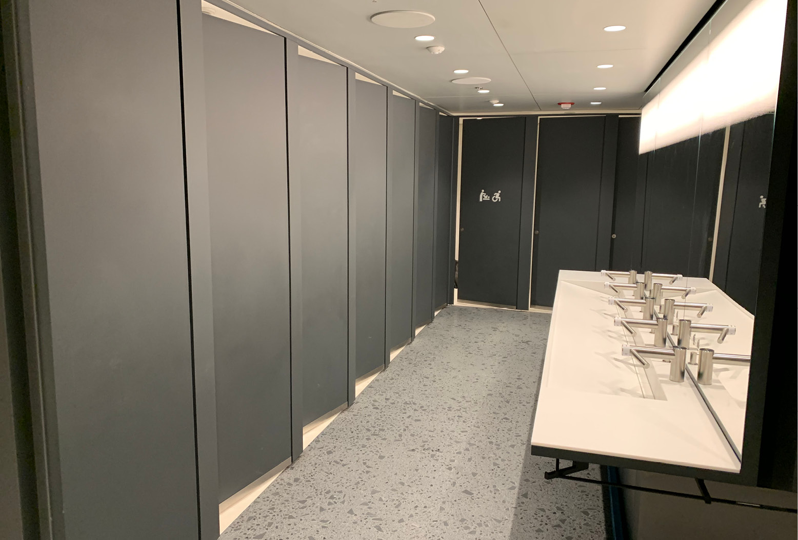 Venesta Washrooms Toilet Cubicles Ips Moma New York5