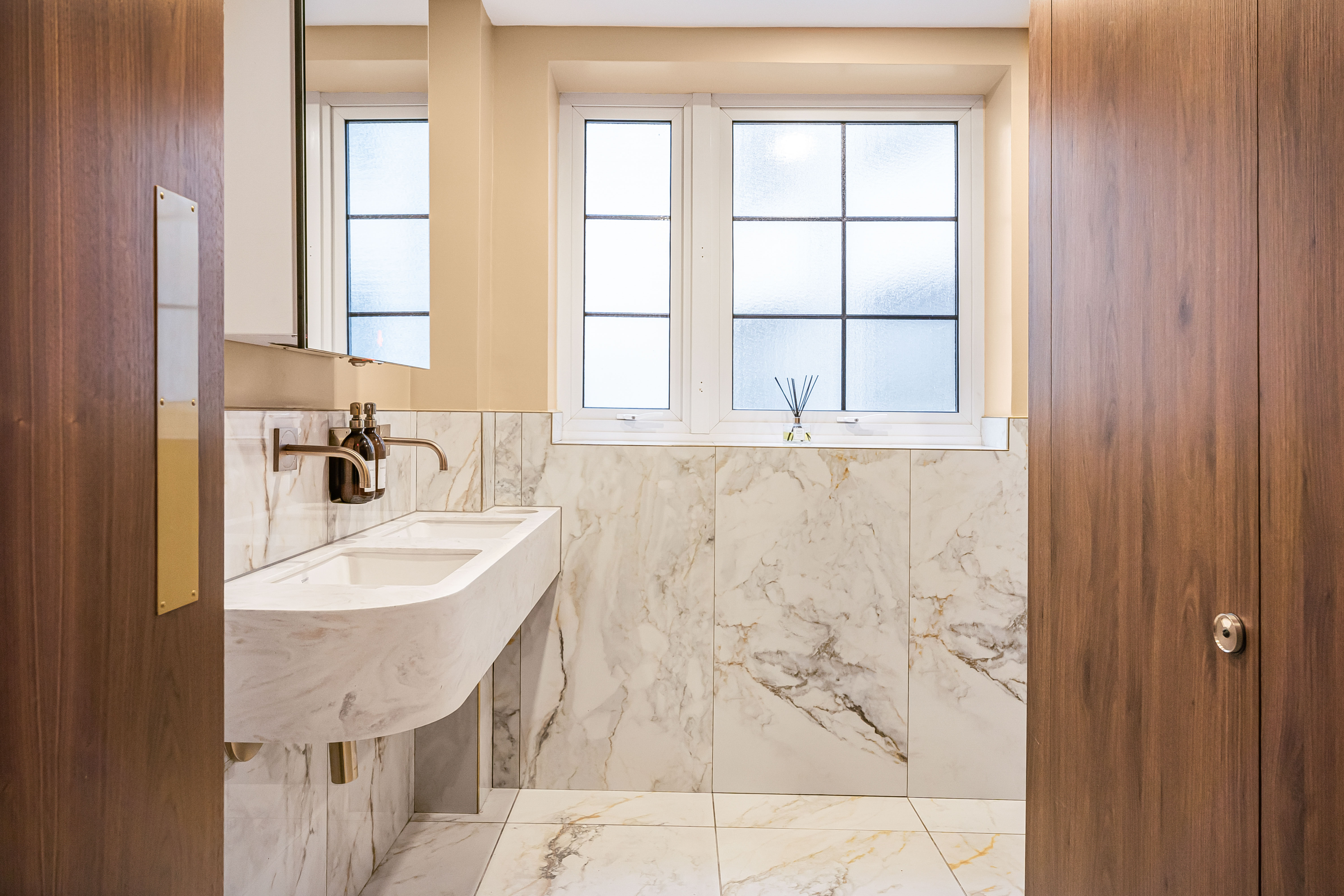 venesta-washrooms-case-study-12-caxton-street (30)