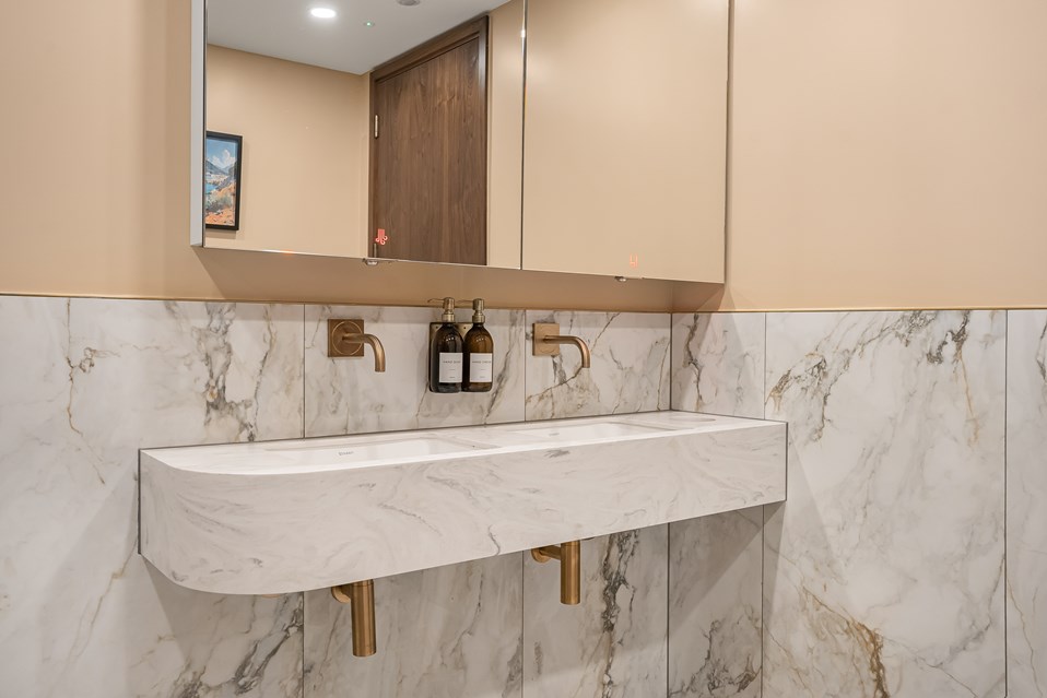 venesta-washrooms-case-study-12-caxton-street (22)