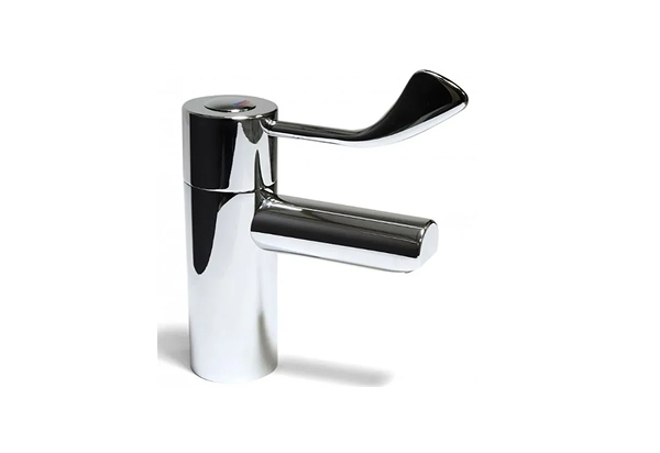 venesta-washrooms-ips-vepps-panelling-sanceram-thermostatic-sequential-tmv3mixer-flexitails-scbw120