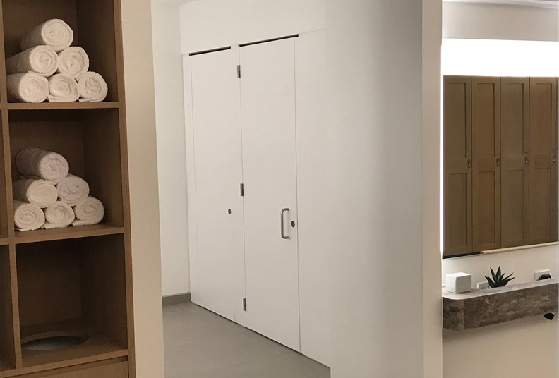 Venesta Washrooms Toilet Cubicles Ips Nexus Club New York